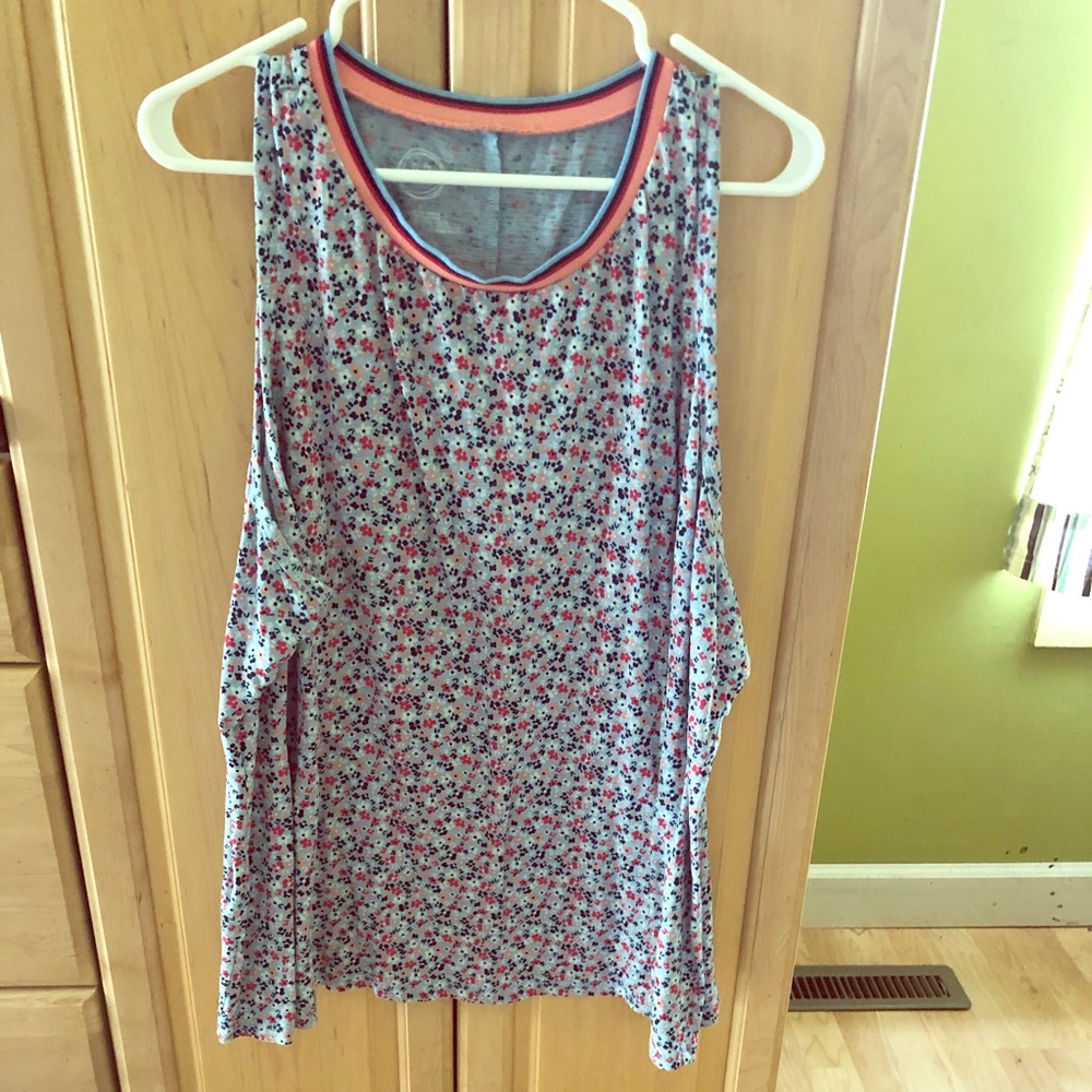 Size 3 Maurices high neck tank, Like New